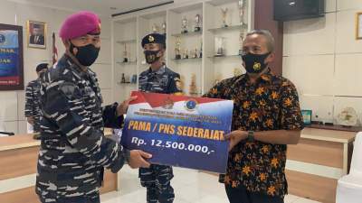 Pemberian tali asih secara simbolis diserahkan kepada Pelda TTG Wahyu Witdiyanto perwakilan Bintara  Pembina Potensi Maritim (Babinpotmar) Lanal Banten, Rabu (4/8/2021).