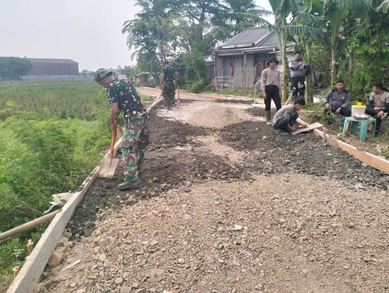 Dipasangi Begisting oleh TNI dan Warga, Jalan Gintung Siap Dicor