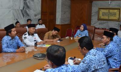 Bupati Serang Berjanji Perjuangkan Legalitas Guru Honorer