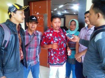 Pedagang Pasar Lembang mendatangi DPRD Kota Tangerang.