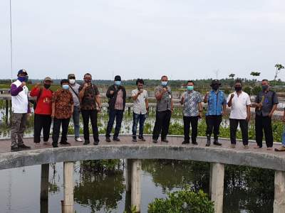 Dalami Program CSR, Tim PERUMDAM TKR Kunjungi Konservasi Mangrove Ketapang