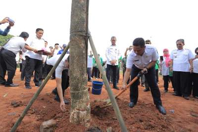 Galakkan Penghijauan, Pemkot Wajibkan Satu Siswa Satu Pohon
