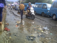 Sepanjang 300 Meter Jalan Ciherang Dikeluhkan Pengguna