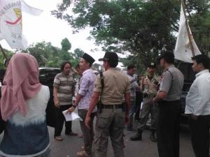 Bambu Tak Bosan-bosan Tuntut Kejati