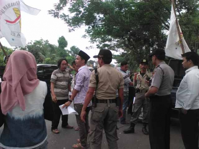 Bambu Tak Bosan-bosan Tuntut Kejati