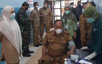 Walikota Absen, Forkopimda &amp; Nakes di Cilegon Disuntik Vaksin Sinovac