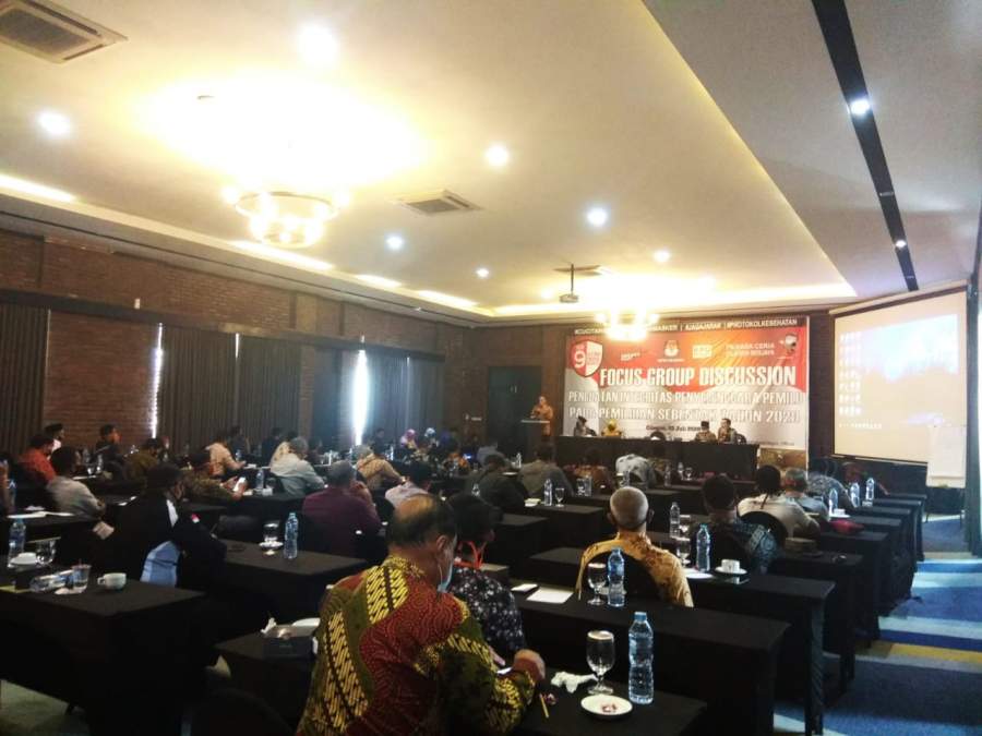 Suasana Focus Group Discussion (FGD) penguatan kelembagaan antara DKPP, KPU dan Bawaslu Kota Cilegon.