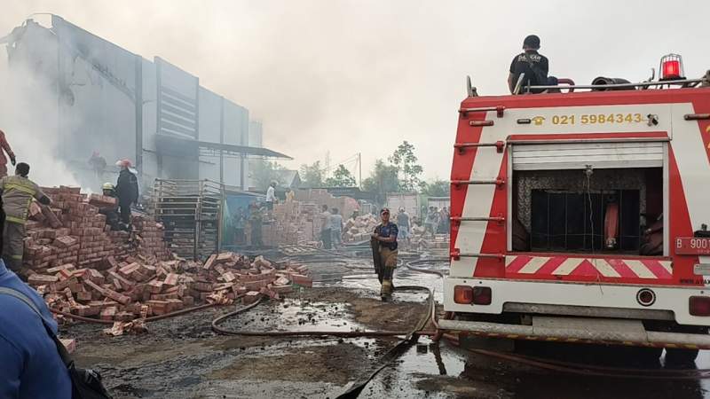 Gudang Kopi Kapal Api di Belakang Bank Bjb Balaraja Terbakar