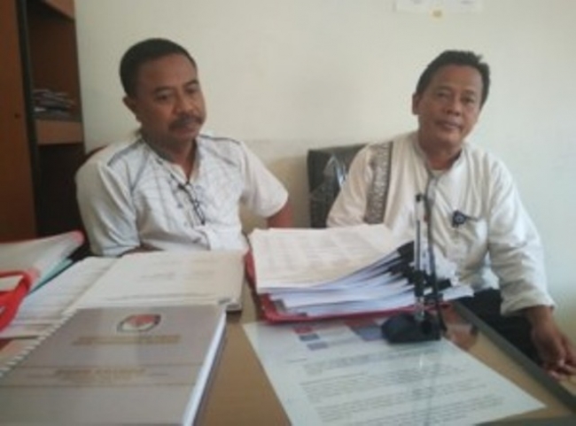 Kabid Penempatan Kerja Dinsosnakertrans Kota Tangsel Suyatman Ahmad dan Agustin