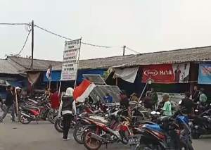 Tolak Relokasi, Puluhan Pedagang Pasar Kutabumi Diserang Preman