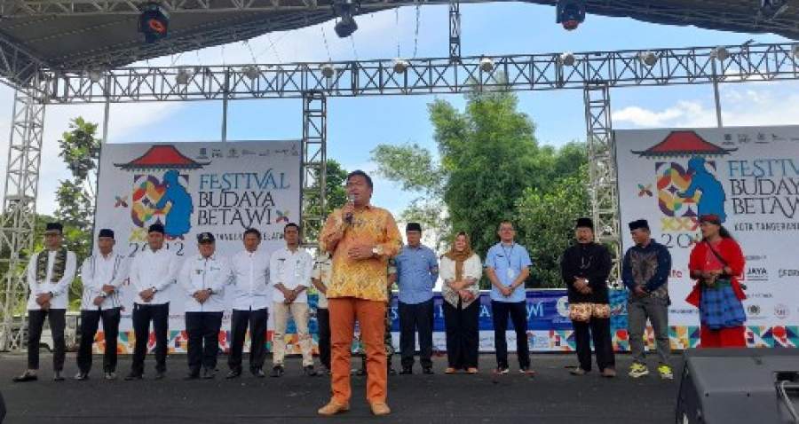 Camat Pondok Aren, Hendra saat membuka Festival Budaya Betawi Kota Tangsel.