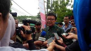Menteri Dalam Negeri Tjahyo Kumolo memberikan keterangan kepada sejumlah wartawan usai peresmian Smart Village di Ciputat Timur, Kota Tangsel.