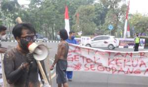 Aktivis Desak DPMPD Audit Rekening Desa Sumur Bandung