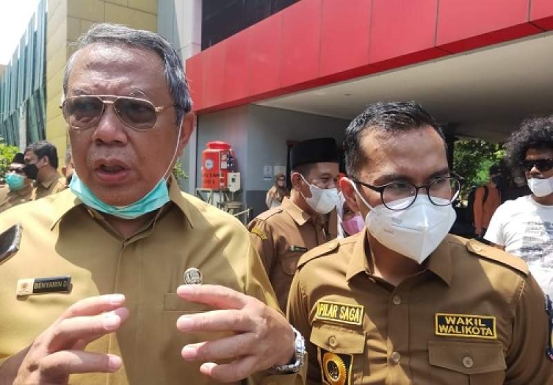 Walikota Tangsel, Benyamin Davnie bersama Wakil Walikota Tangsel, Pilar Saga Ichsan