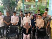 Bulan Suci Ramadhan Sebagai Momentum Perkuat Kepedulian Sosial, Sachrudin Serahkan Bantuan Hibah Dan Kursi Roda Saat Safari Ramadhan Di Kecamatan Karang Tengah