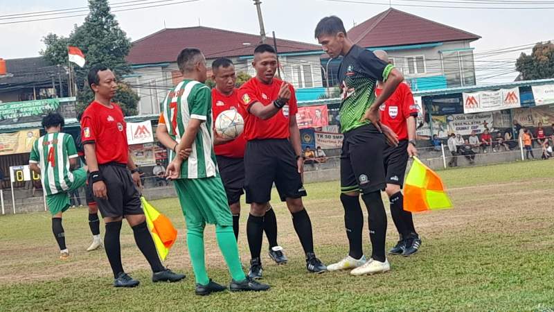 Turnamen sepkabola Pakujaya Cup seri 7 di Stadion Mini Pakujaya, Serpong Utara.