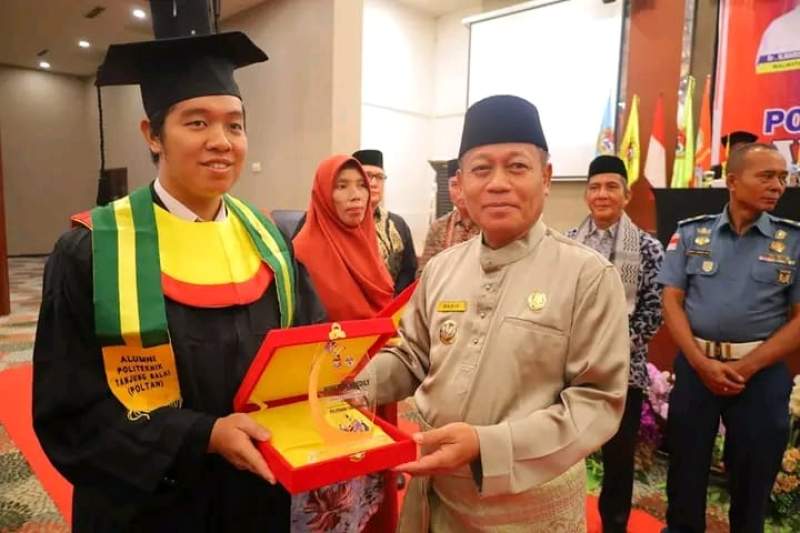 Wali Kota Tanjungbalai Hadiri  Wisuda Politeknik Tanjungbalai