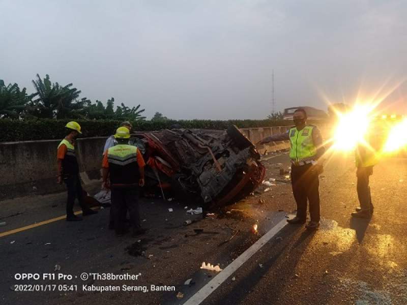 Diduga Ngantuk, 3 Mobil Alami Tabrakan Beruntun Di Jalan Tol Serang
