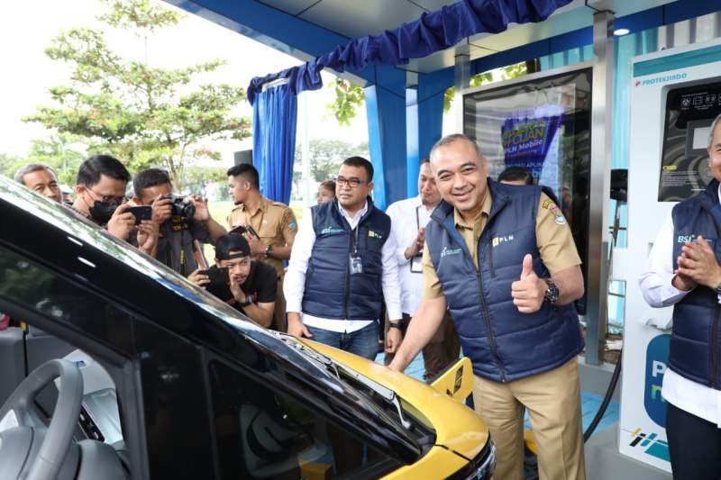 Bupati Tangerang Resmikan Stasiun Pengisian Kendaraan Listrik Umum