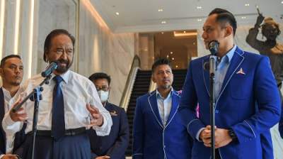 Ketua Umum Partai NasDem Surya Paloh didampingi Ketua Umum Partai Demokrat Agus Harimurti Yudhoyono (AHY) di Kantor DPP Nasdem, Jakarta, pada 23 Juni 2022 lalu.