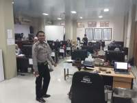 Ruang Real Count KPU Kabupaten Tangerang Dikawal Polisi