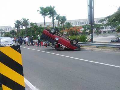 Pulang Maulid Nabi, Mobil Pick up yang Ditumpangi Santri Miftahul Huda Terbalik di GLC