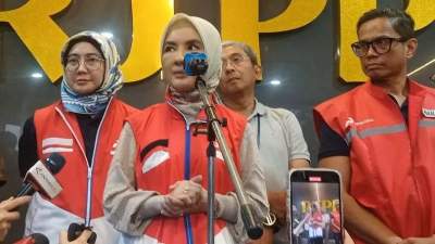 Direktur PT Pertamina (Persero), Nicke Widyawati saat memberi keterangan di RSPP Jakarta soal tragedi kebakaran di Depo Plumpang Jakarta, Sabtu (4/3/2023).
