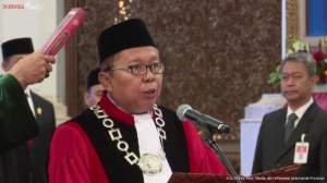 Arsul Sani disumpah sebagai Hakim Konstitusi Mahkamah Konstitusi (MK) di Jakarta, Kamis 918/1/2024).