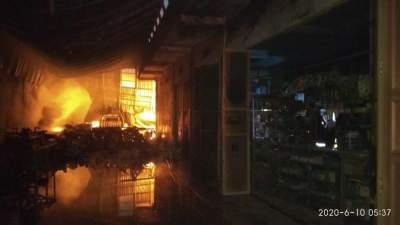 Toko Bangunan Dilalap Jago Merah, Telan Kerugian Hingga 500 Juta