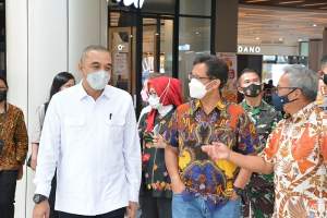 Dampingi Menkes, Zaki Pantau Vaksin Lansia Di Mall Citra Raya