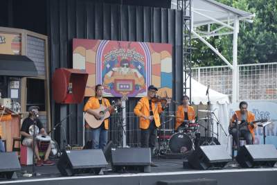 Ngabuburit UPG Feat DCDC Sukses Hibur Masyarakat dan Berbagi Takjil