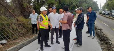 Wakil Wali Kota Tangsel Pilar Saga Ichsan pantau proyek betonisasi di Griya Loka BSD, Serpong.