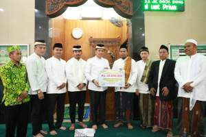 Perkuat Ukhuwah Islamiah, Pj Bupati Tangerang Jumling Ke Mesjid Sindang Sono