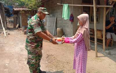 Jumat Berkah, Kodim 0510/Tigaraksa Bagikan Nasi Kotak