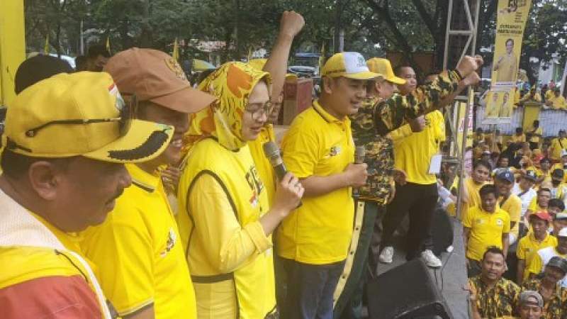 Hadir di Hut Golkar, Airin Yel - Yel Bupati Tangerang 2024 Mad Romli