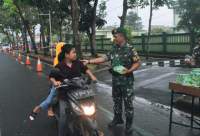 Kodim 0510/Tigaraksa tetap terus Bagikan Takjil Hingga H - 3 Idul Fitri