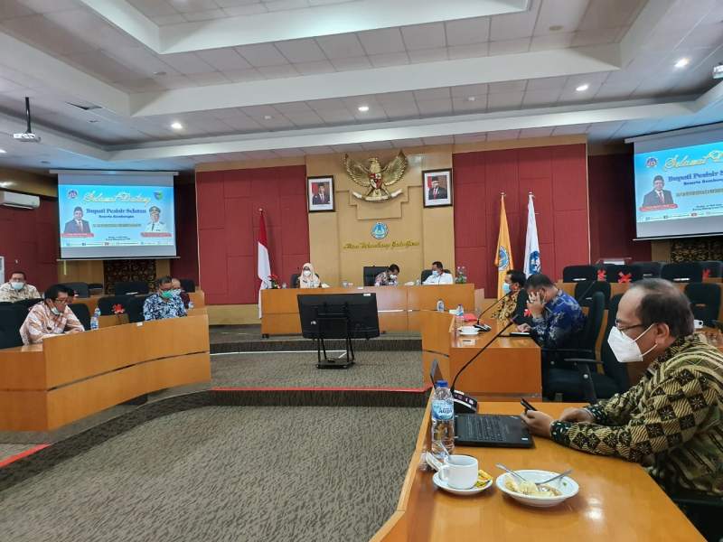 Pemkab Pessel dan UNP Tingkatkan Kerja Sama Pengembangan Kampus