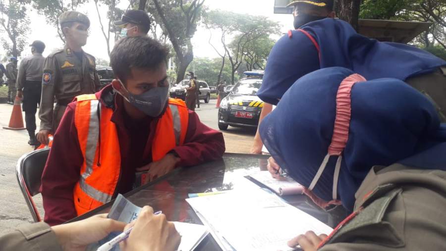 Operasi Yustisi, Satpam Sumarecon Hampir Tabrak Petugas di Serpong