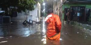 Hujan Deras Rendam Tangsel, 16 Titik Banjir Surut Dini Hari