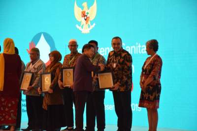 Sukses Bangun Sanitasi, Zaki Diganjar Penghargaan Oleh Bappenas