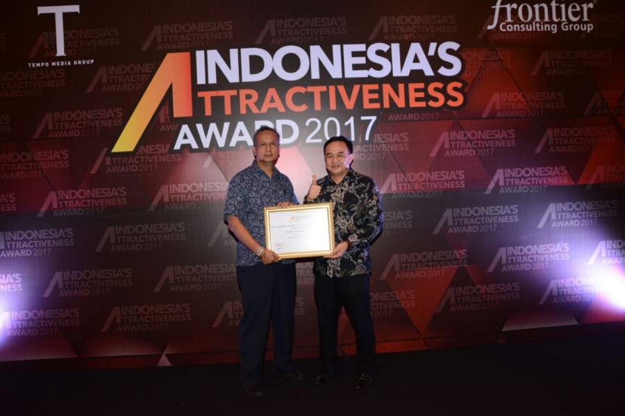 Pemkab Tangerang terima penghargaan Indonesia's Attractiveness Award (IAA) 2017 