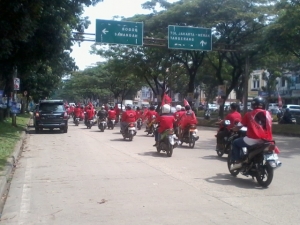 Tanpa Kawalan Polisi, Massa PDIP Berkampanye  Konvoi