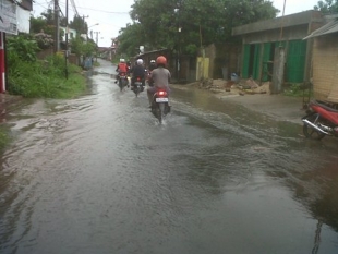 Jelang Tahun Baru 2015, Kota Serang Diguyur Hujan