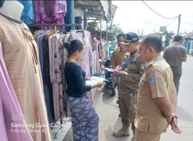 Pengelola Kios di Jalan Puri Pasar Kemis Diberikan Peringatan