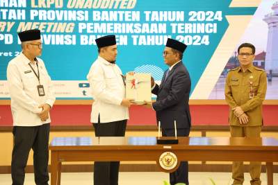 Gubernur Banten Andra Soni Serahkan LKPD Unaudited Pemprov Banten TA 2024 ke BPK