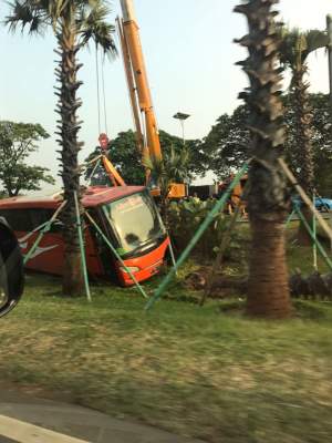Bus Karyawan Lion Air Kecelakaan