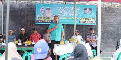  Calon wali kota Tangsel, Benyamin Davnie saat kampanye di Pondok Aren.