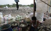 Warga Sindang Panon Keluhkan Aktivitas Pembakaran Lapak Limbah Plastik 