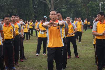 wakapolda berama personel melakukan olahraga bersama