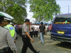 Travel Pengangkut TKI Berdemo Di M1 Bandara Soetta